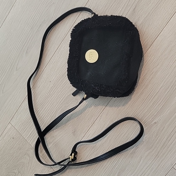 Ugg Australia Women's Quinn Box Zip Crossbody Handbag - Picture 2 of 8